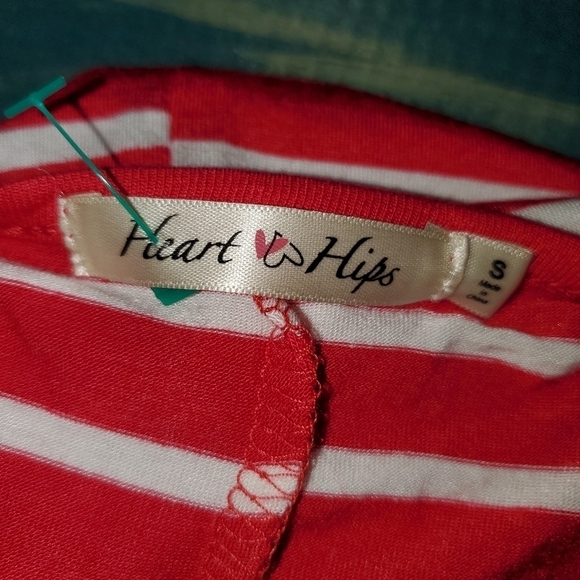 Red with white stripes tunic 3/4 sleeve top - Picture 4 of 4